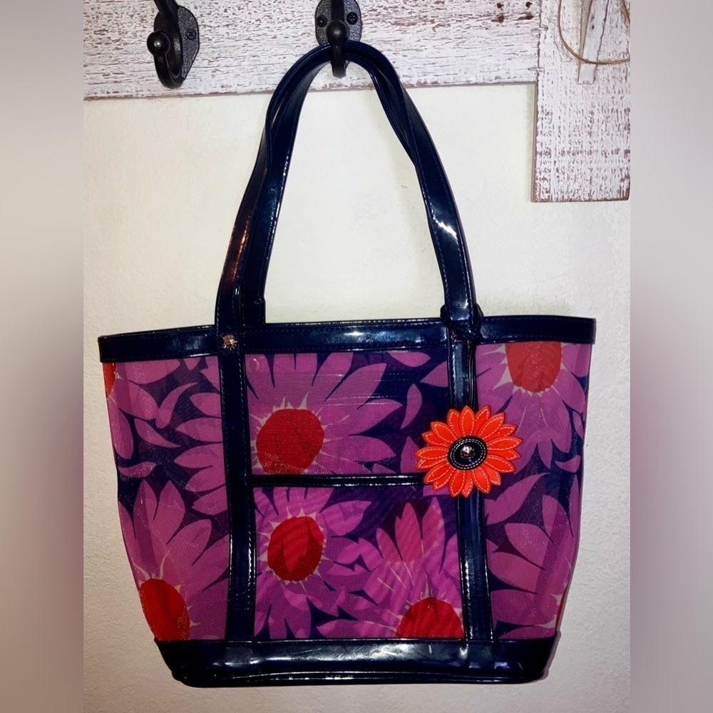 Rare VERA BRADLEY LOVES ME Beach Daisy Tote in excellent condition